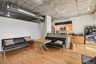 807 Davis St, Evanston, IL 60201 - Photo 5