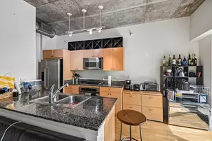 807 Davis St, Evanston, IL 60201 - Photo 9