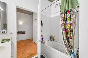 807 Davis St, Evanston, IL 60201 - Photo 13