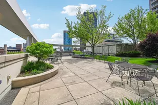 807 Davis St, Evanston, IL 60201 - Photo 19