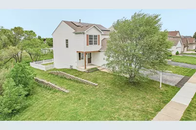 694 W Huron Hills Trail, Round Lake Heights, IL 60073 - Photo 3