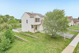 694 W Huron Hills Trail, Round Lake Heights, IL 60073 - Photo 3