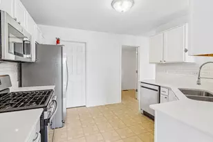 694 W Huron Hills Trail, Round Lake Heights, IL 60073 - Photo 13
