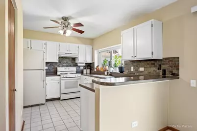 20 N Oltendorf Road, Streamwood, IL 60107 - Photo 7