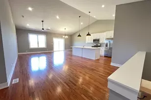 970 Meadow Ln, Marengo, IL 60152 - Photo 5