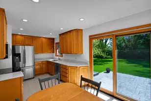 31471 N Ranch Rd, Grayslake, IL 60030 - Photo 7