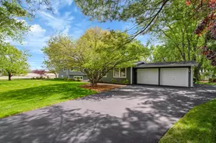 31471 N Ranch Rd, Grayslake, IL 60030 - Photo 3