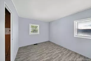 1185 S Edgewood Ave, Lombard, IL 60148 - Photo 9