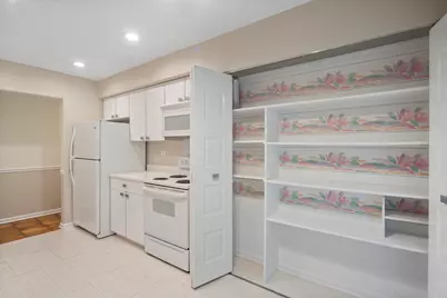 4949 Golf Road #101, Skokie, IL 60077 - Photo 9