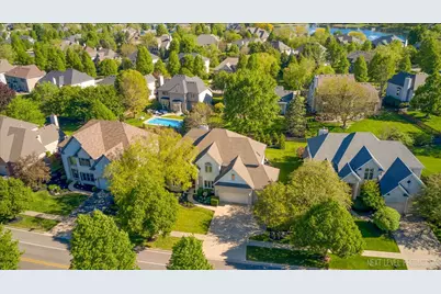 811 W Thornwood Drive, South Elgin, IL 60177 - Photo 23