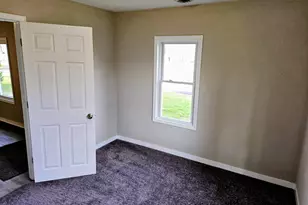1320 S 13th St, Pekin, IL 61554 - Photo 5