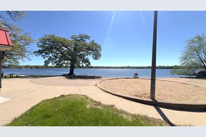 902 N Lake Shore Drive, Round Lake Beach, IL 60073 - Photo 3
