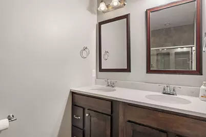 711 Cox Court, Leclaire, IA 52753 - Photo 9