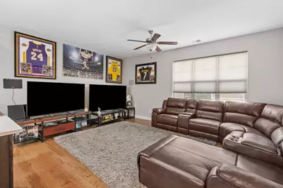 711 Cox Court, Leclaire, IA 52753 - Photo 5