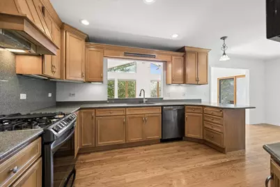 4140 Portage Lane, Hoffman Estates, IL 60192 - Photo 9