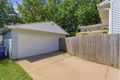 3203 W 66th Street, Davenport, IA 52806 - Photo 11