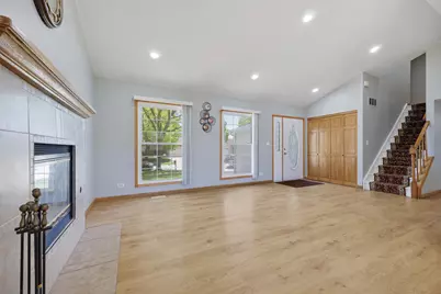 898 Debra Lane, Elk Grove Village, IL 60007 - Photo 3