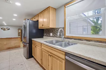898 Debra Lane, Elk Grove Village, IL 60007 - Photo 9