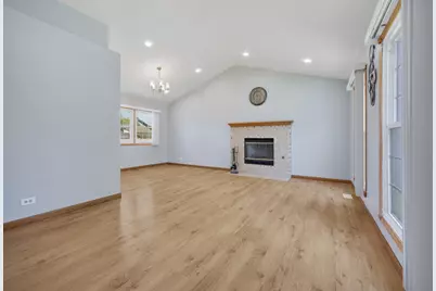 898 Debra Lane, Elk Grove Village, IL 60007 - Photo 5