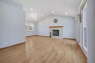 898 Debra Ln, Elk Grove Village, IL 60007 - Photo 5