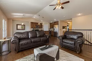1412 Kickapoo Creek Rd, Bloomington, IL 61705 - Photo 11