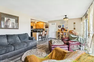 5803 Oakwood Dr, Lisle, IL 60532 - Photo 5
