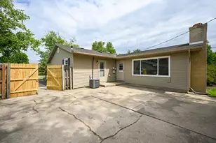 911 Lilac Ln, Joliet, IL 60435 - Photo 19