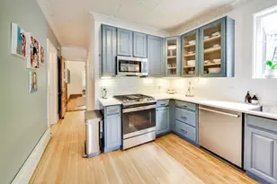 2433 W Hutchinson St, Chicago, IL 60618 - Photo 9
