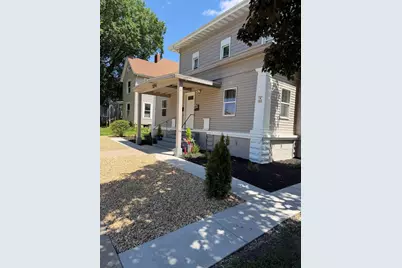 704 Locust Street, Sterling, IL 61081 - Photo 3
