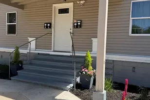 704 Locust St, Sterling, IL 61081 - Photo 5