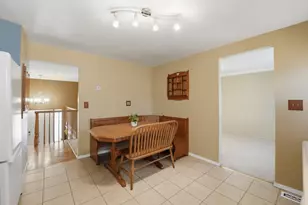 516 Janine Ln, Schaumburg, IL 60193 - Photo 9