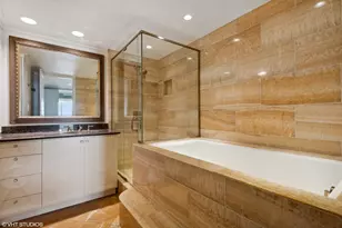180 E Pearson St, Chicago, IL 60611 - Photo 13