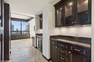 180 E Pearson St, Chicago, IL 60611 - Photo 9