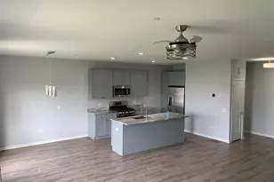 906 Gillespie Ln, Yorkville, IL 60560 - Photo 3