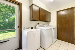 65 Regent Dr, Oak Brook, IL 60523 - Photo 17