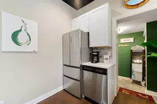 330 W Evergreen Ave, Chicago, IL 60610 - Photo 5