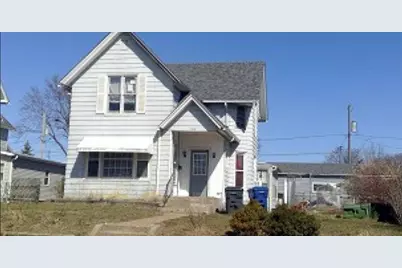 842 13th Avenue S, Clinton, IA 52732 - Photo 1