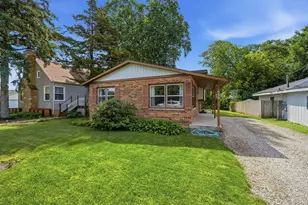 629 N Lakeview Dr, Round Lake, IL 60073 - Photo 1