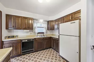 629 N Lakeview Dr, Round Lake, IL 60073 - Photo 7
