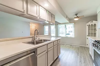 414 Inverrary Lane #414, Deerfield, IL 60015 - Photo 9