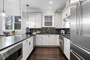 823 W Wolfram St, Chicago, IL 60657 - Photo 9