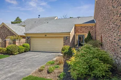 39 The Court Of Cobblestone Court, Northbrook, IL 60062 - Photo 1