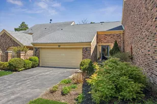 39 The Ct Of Cobblestone Ct, Northbrook, IL 60062 - Photo 1