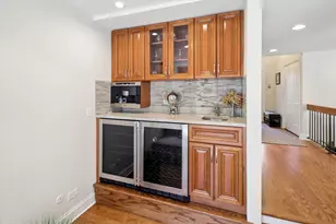 39 The Ct Of Cobblestone Ct, Northbrook, IL 60062 - Photo 7