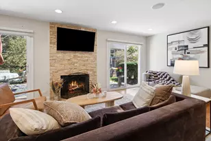 39 The Ct Of Cobblestone Ct, Northbrook, IL 60062 - Photo 3
