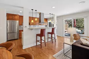 39 The Ct Of Cobblestone Ct, Northbrook, IL 60062 - Photo 9