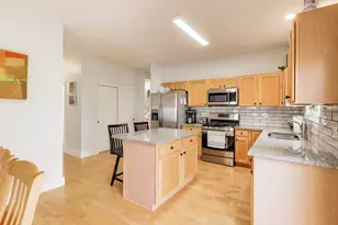 437 N Crooked Lake Ln, Lindenhurst, IL 60046 - Photo 11