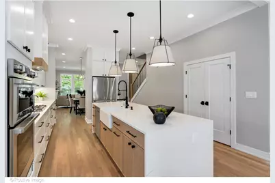 3107 N Oakley Avenue, Chicago, IL 60618 - Photo 11