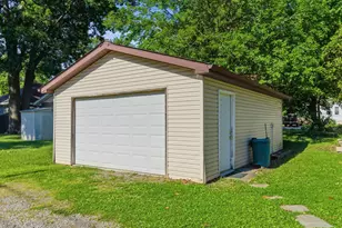 1303 W Prairie St, Marion, IL 62959 - Photo 3