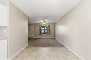 1303 W Prairie St, Marion, IL 62959 - Photo 9